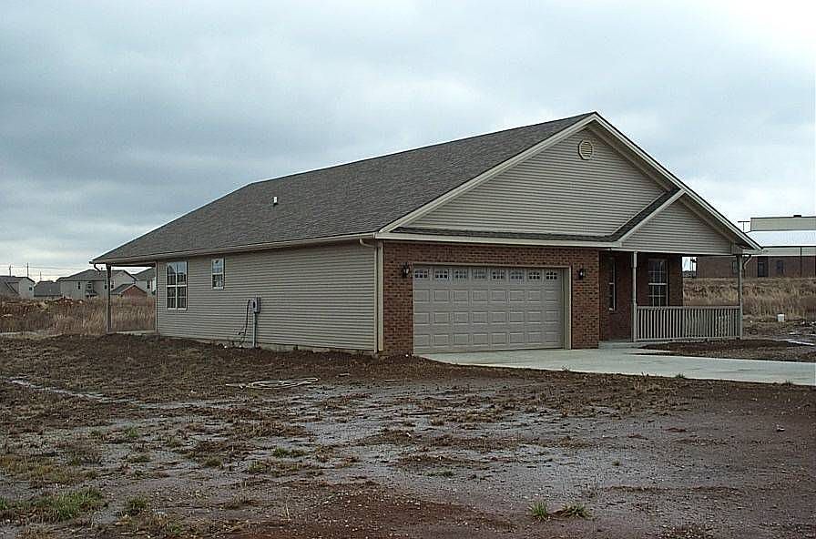 2nd image of 2100 Polk Ln