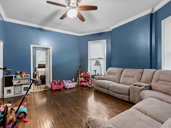 3rd image of 1450 S Avers Ave