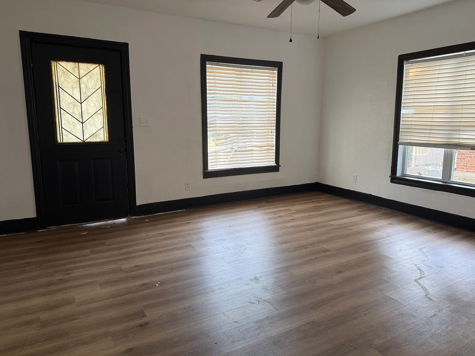 2 bed, 900 sqft, $1,700 — Photo 3