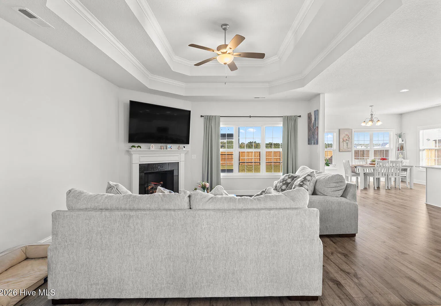 3 bed, 3.0 bath, 2283 sqft, $2,600 — Photo 3