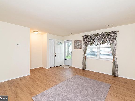 5th image of 302 Center Deen Ave