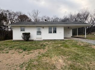 703 White Rd, Dandridge, TN 37725