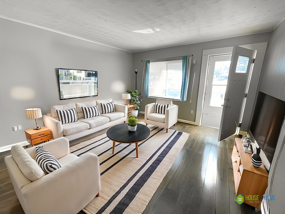 LIVING ROOM (Virtually staged for demonstration purposes only)
