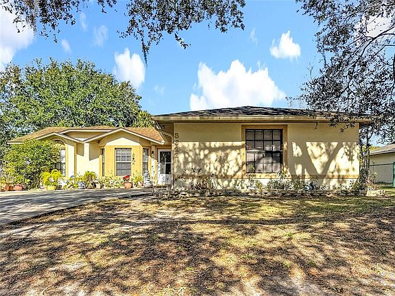 3rd image of 3622 Tree Line Way