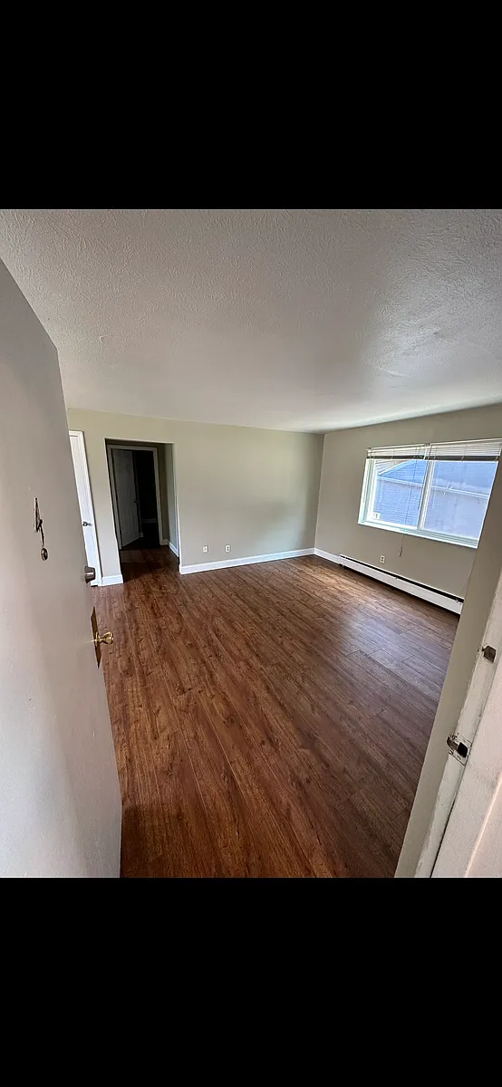 Building Photo - 1760 Cleneay Ave #1