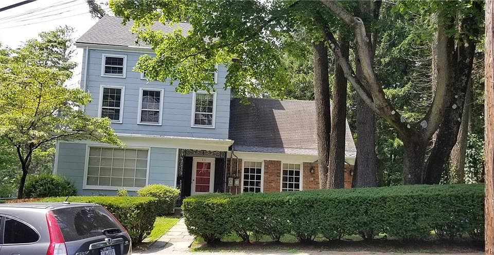 1st image of 211 King St