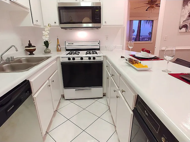 Five Star Suites — Photo 89