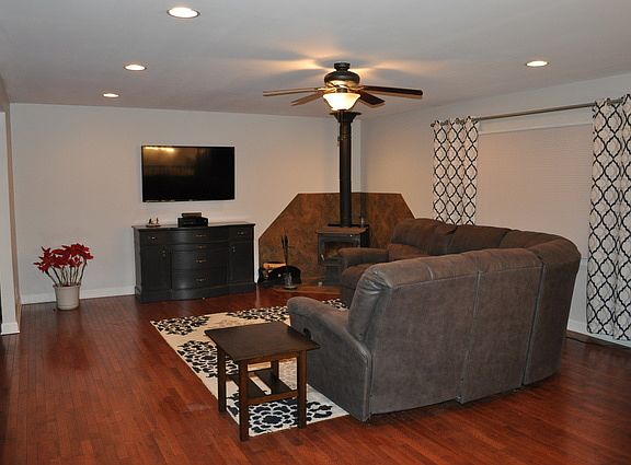 3rd image of 2125 Cottonwood Dr
