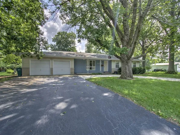 3284 N Oakland Ave, Decatur, IL 62526