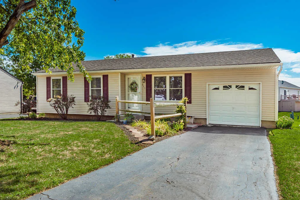 860 Cherryberry Dr photo 1
