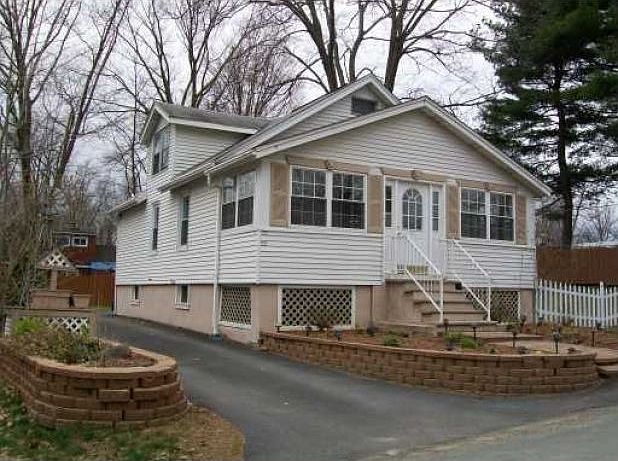1st image of 17 Carrie Ln