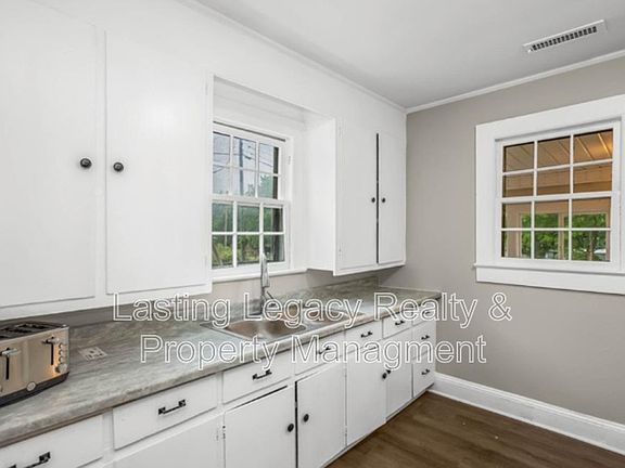 5th image of 26 Harrington Ave
