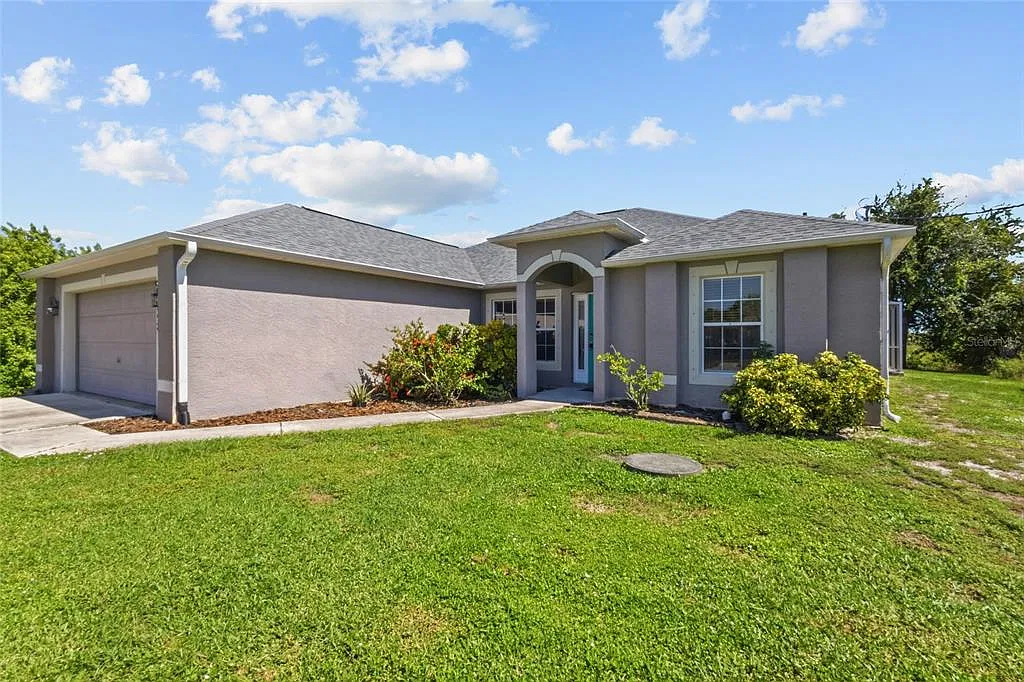 3 bed, 2.0 bath, 1859 sqft, $2,750 — Photo 2