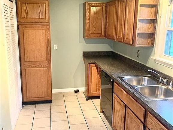 5th image of 1589 Woodhurst Ave