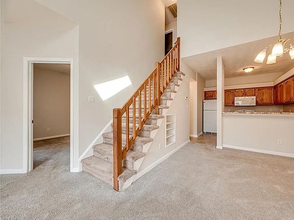 3rd image of 104 Kensington Pl