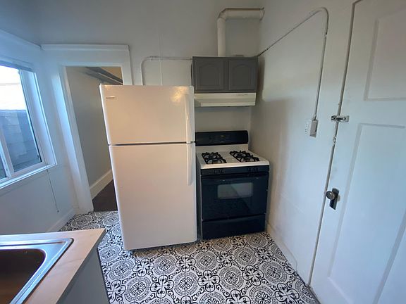 4th image of 634 E 17th St #B