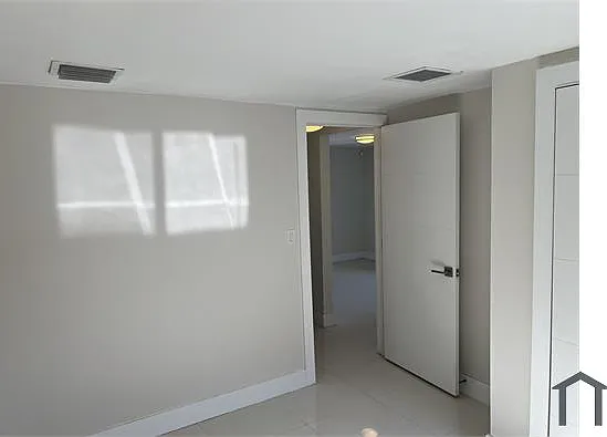 1059 SW 3rd St #7 — Photo 7