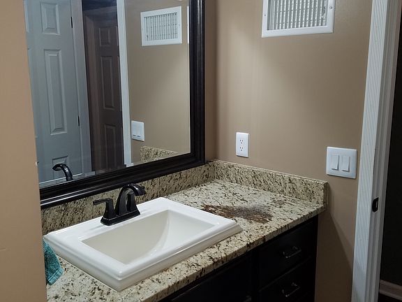 3rd image of 8112 S 38th Ave