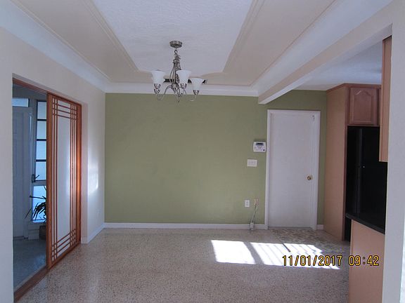 Rt to dining and Kitchen