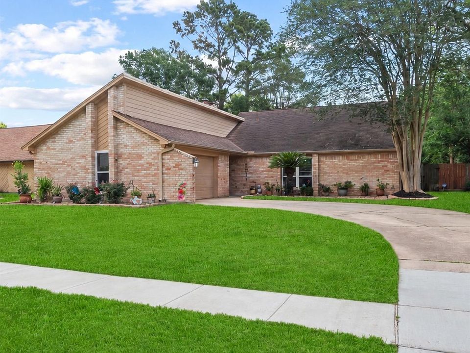 1st image of 15511 Tumbling Rapids Dr