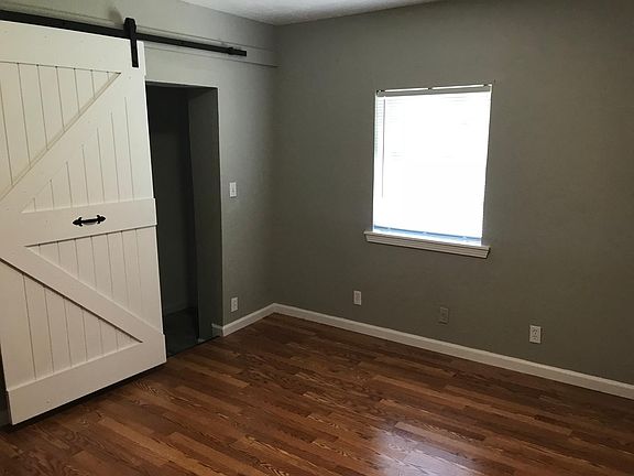 4th image of 247 E Hillcrest Ln