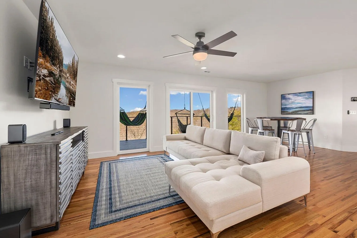 6 bed, 4.0 bath, 4994 sqft, $14,170 — Photo 1