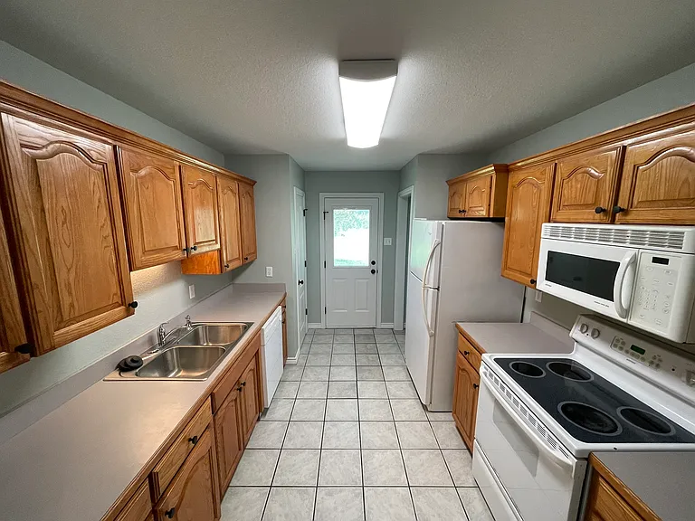 421 W Thomas St — Photo 8