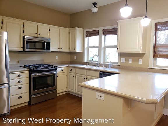3rd image of 230 Jackson Creek Dr
