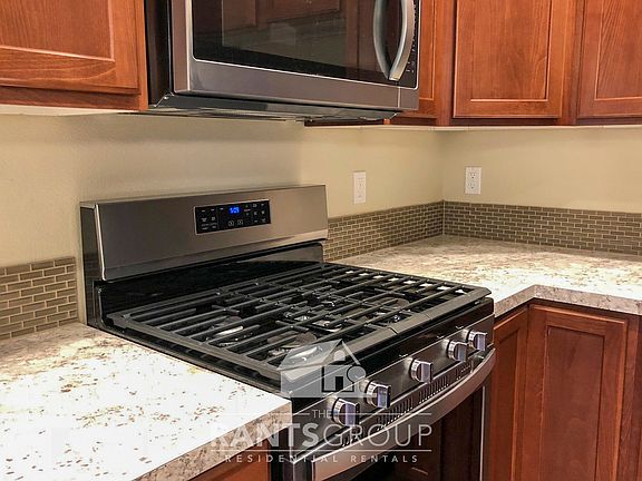 3rd image of 4262 Dudley Dr NE