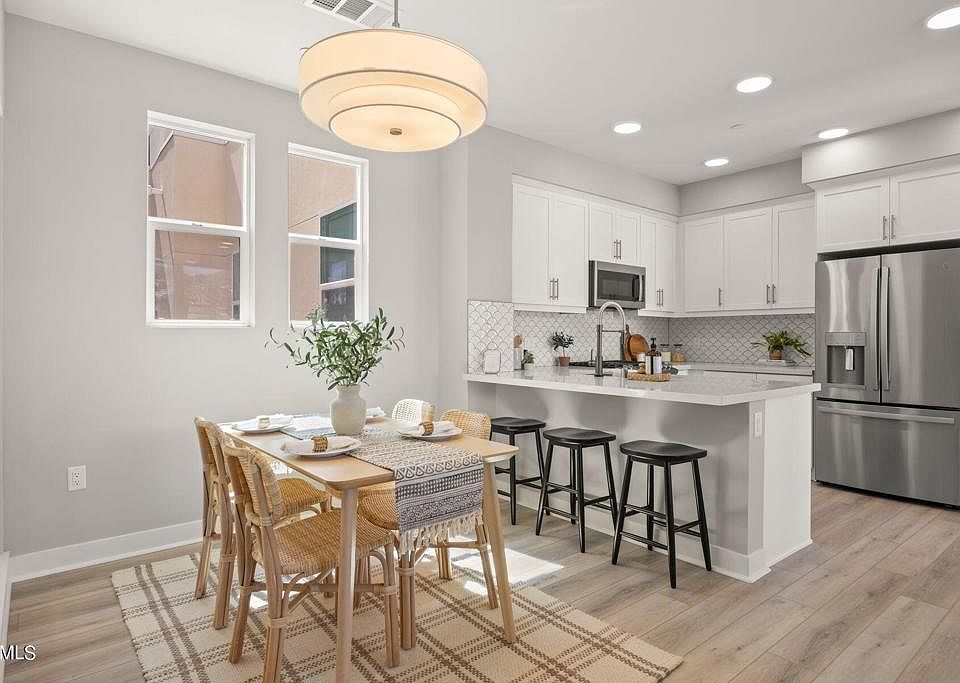1st image of 1260 E Thompson Blvd #101