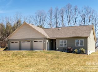 301 Banner Farm Rd, Mills River, NC 28759