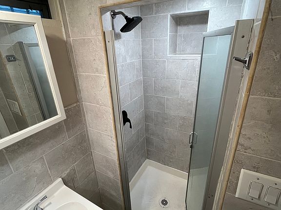 5th image of 112 S 7th Ave APT 1