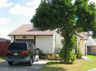 1021 SW 112th Ave, Pembroke Pines, FL 33025