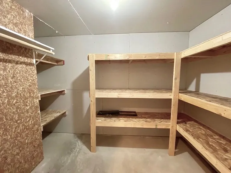 8065 Vectra Dr — Photo 50