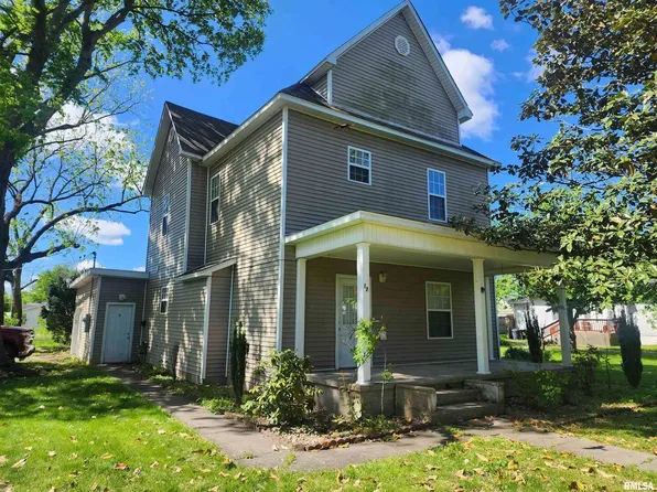 17 E Raymond St, Harrisburg, IL 62946