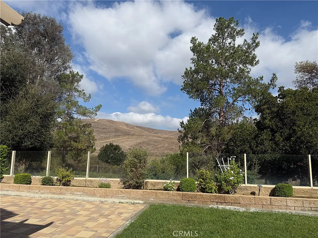 3 bed, 2.5 bath, 1860 sqft, $3,800 — Photo 3