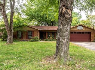 3151 N Butternut Dr, Fayetteville, AR 72703