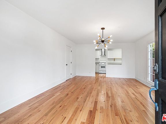 3rd image of 809 N Stanley Ave