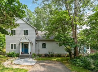 185 N Chestnut St, Branford, CT 06405