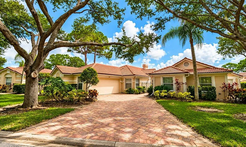 4096 Lyndhurst Ct