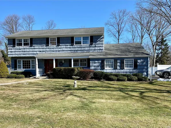 1 Lancelot Lane, Setauket, NY 11733