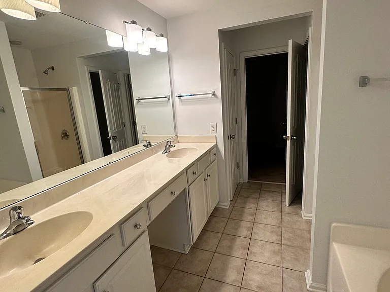 9002 Bishop Crest Ln — Photo 13