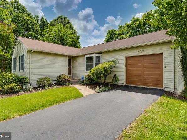 12231 Parkstream Ter, Herndon, VA 20170