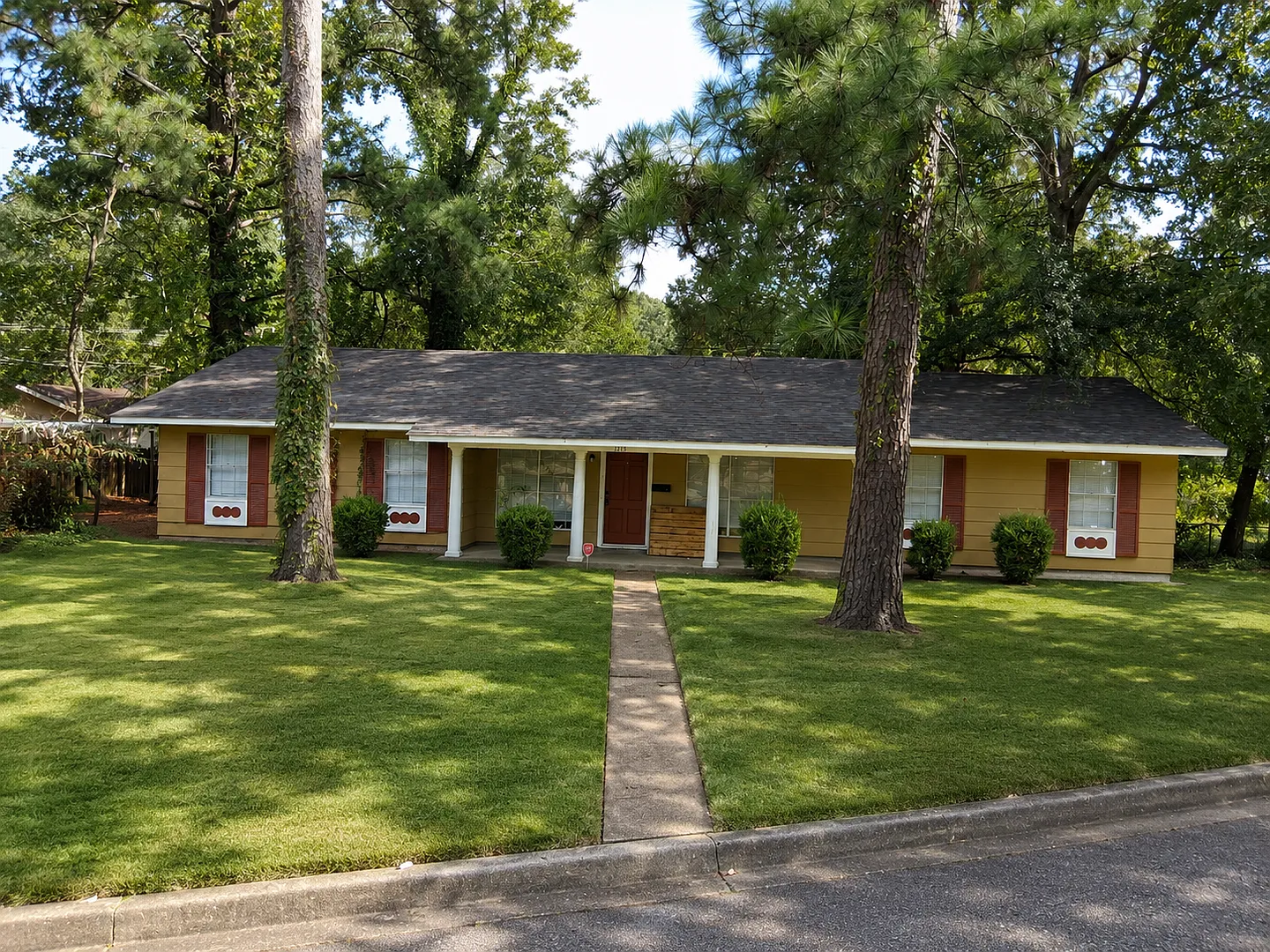 4Bedroom, 2Bath Home — Photo 1
