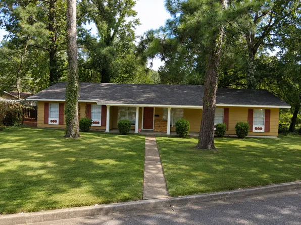 1215 Garden Park Dr, Jackson, MS 39204