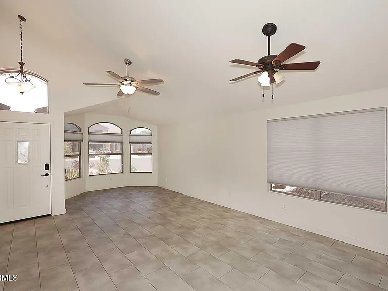 4517 E Melinda Ln — Photo 17