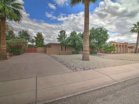 4th image of 2074 E Laguna Dr