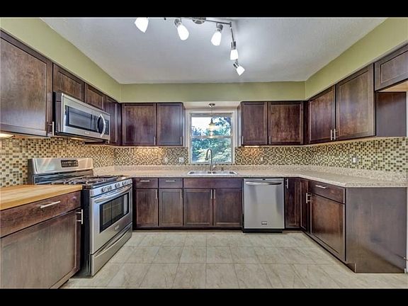 2nd image of 2408 Summer Place Dr