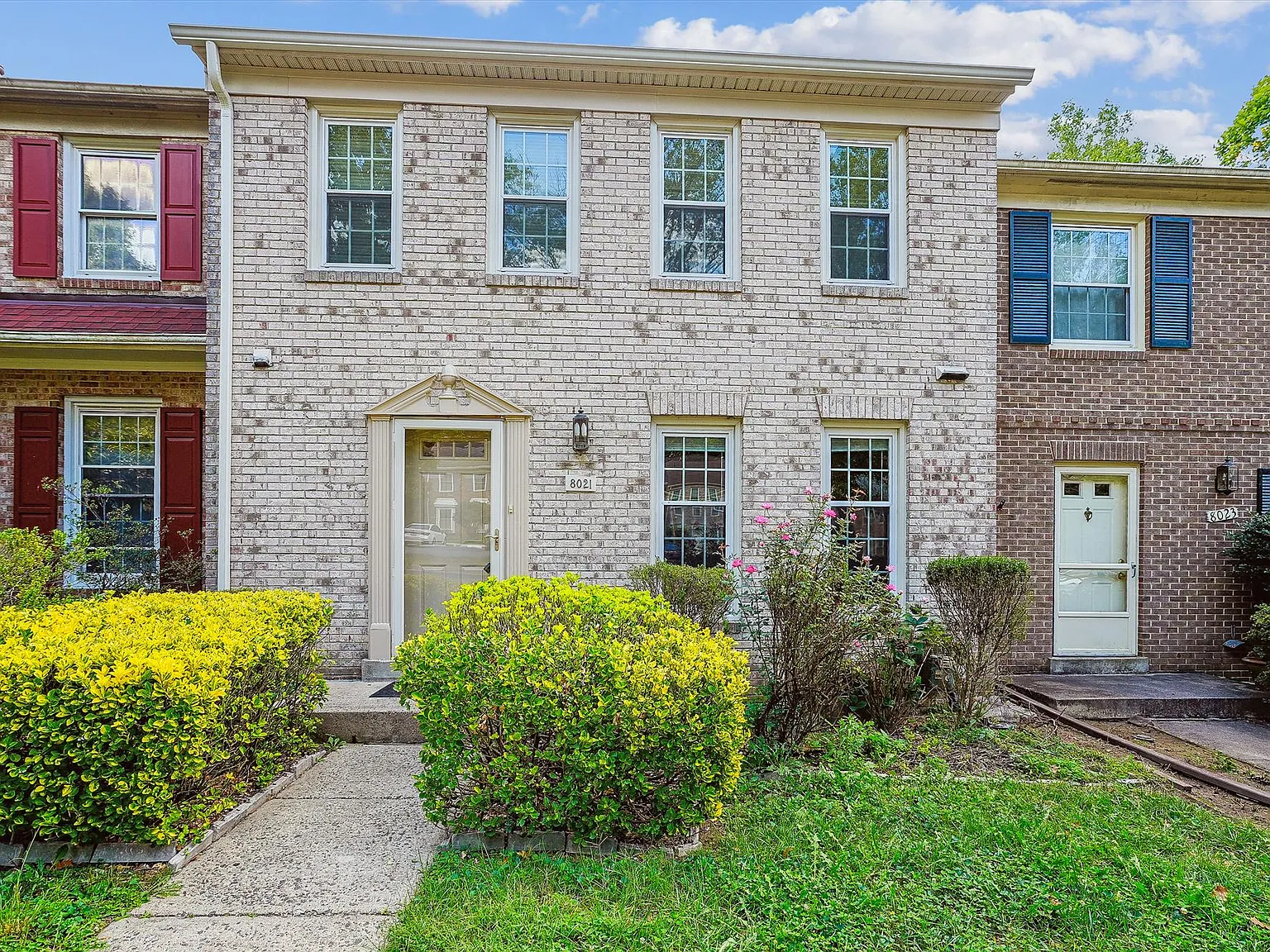 3 bed, 2.5 bath, 1650 sqft, $3,100 — Photo 2