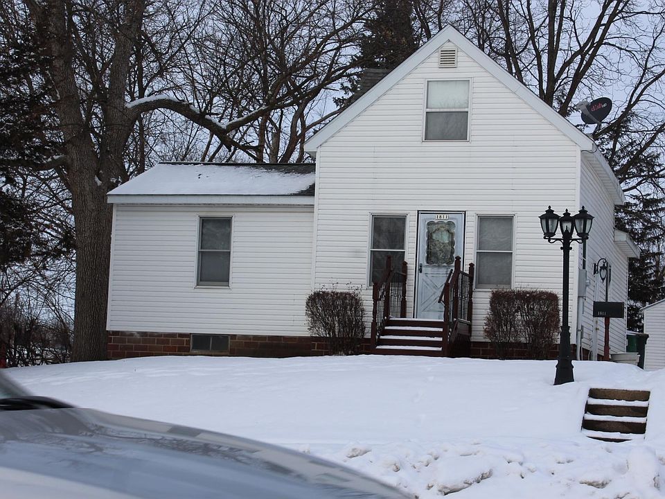 2nd image of 1811 11th St E